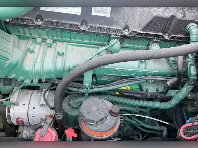 2025 VOLVO VNL64T74033433b7fb9c37b954837b95c26947ea7