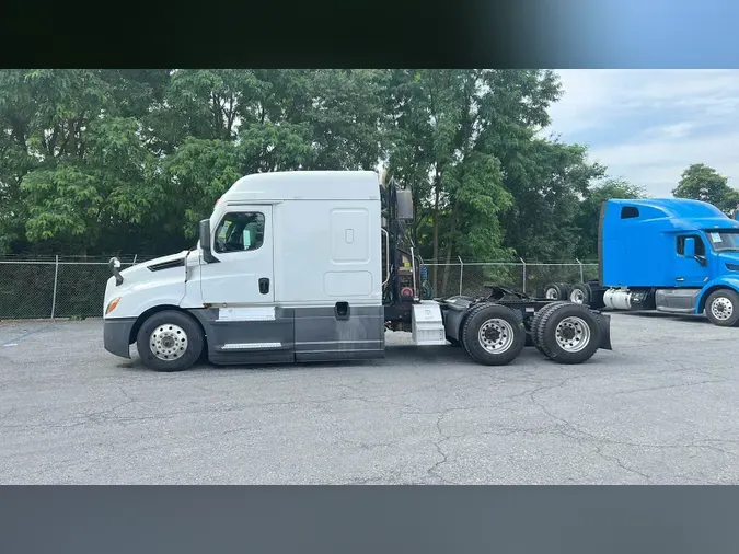 2021 Freightliner Cascadia 126