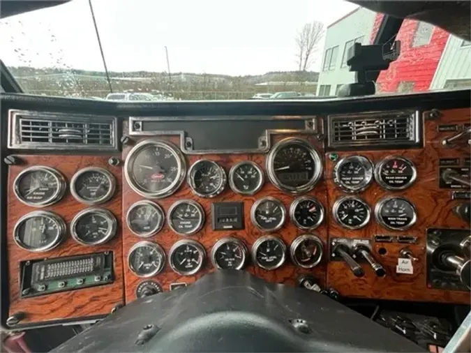 1999 PETERBILT 379