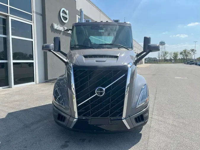 2026 VOLVO VNL64T300