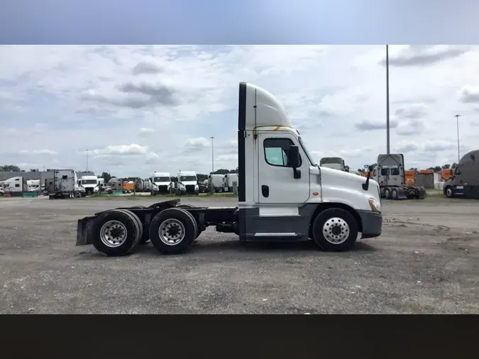 2019 Freightliner Cascadia 125334bbed4ede7f0ac417ebc464212da3d
