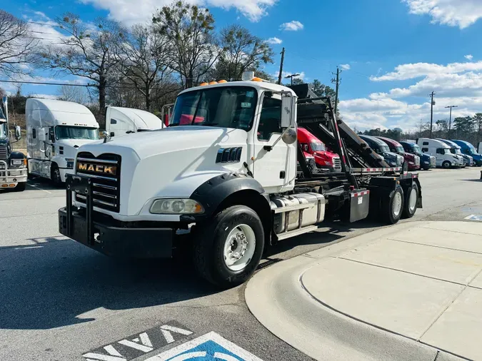 2012 Mack GRANITE 64FT