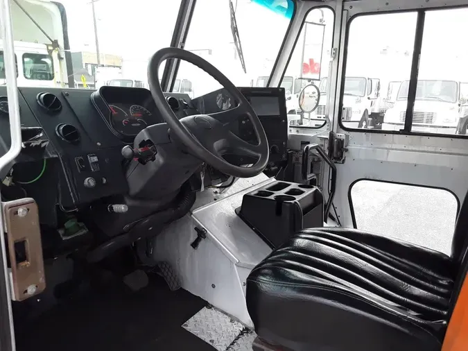 2017 FRTLR CUSTOM CHASSIS CORP MT55