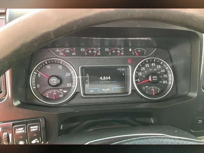 2019 INT LT625 6x4