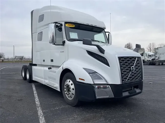 2019 VOLVO VNL760