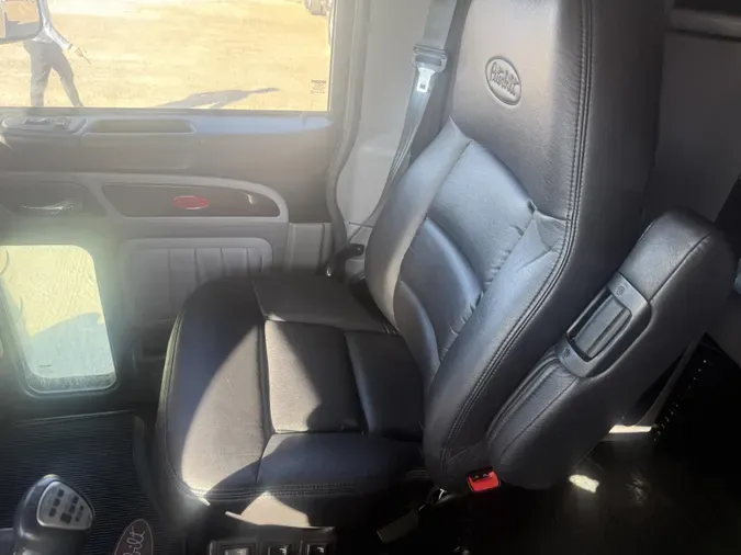 2022 Peterbilt 389
