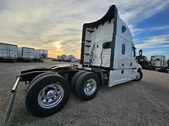 2025 FREIGHTLINER Cascadia 126335e8cbcacf95636a96fd6b24d57fbf9