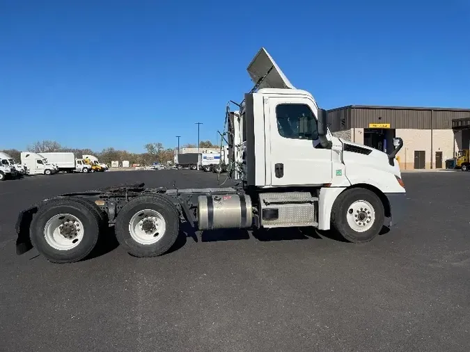 2020 Freightliner T12664ST