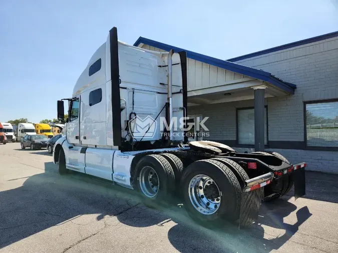 2021 VOLVO VNL64T760