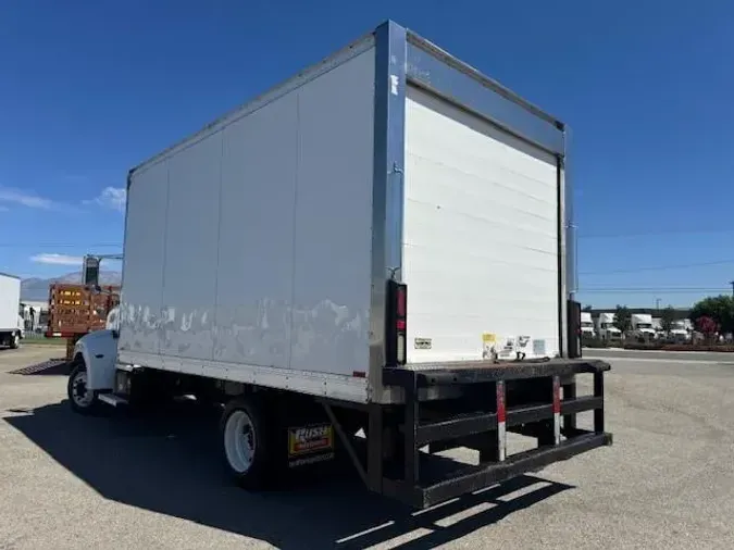 2018 Peterbilt 325