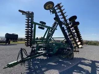 2000 John Deere 637