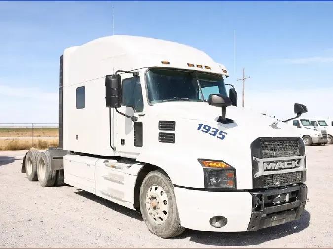 2019 MACK Anthem