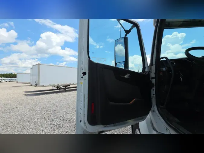 2019 Volvo VNL300