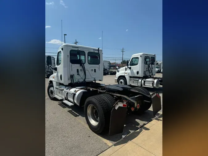 2017 FREIGHTLINER/MERCEDES CASCADIA 125