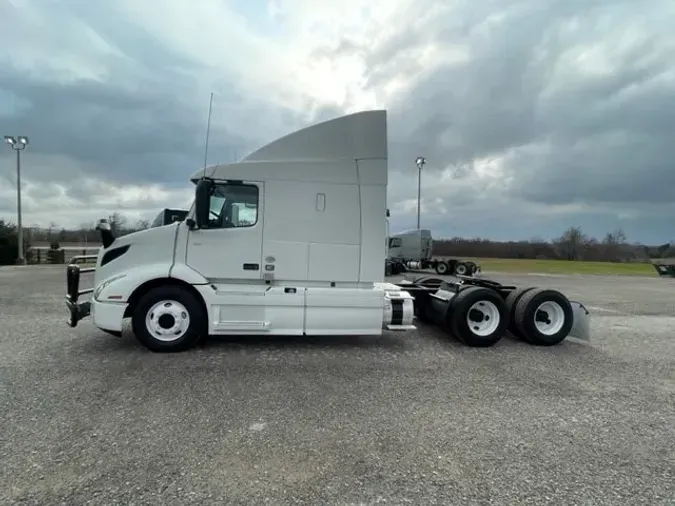 2019 VOLVO VNR64T640