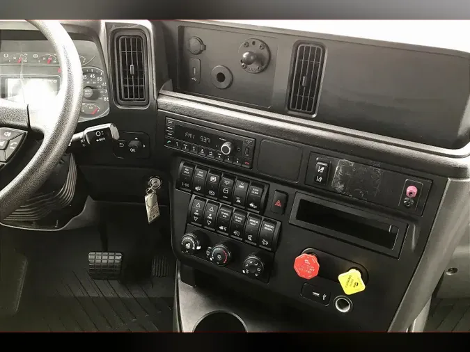 2022 INT LT625 6x4
