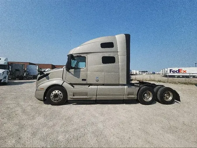 2021 VOLVO VNL760