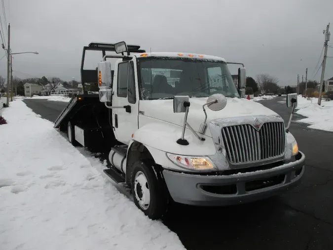 2018 INTERNATIONAL 4300LP