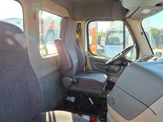 2017 FREIGHTLINER/MERCEDES CASCADIA 113