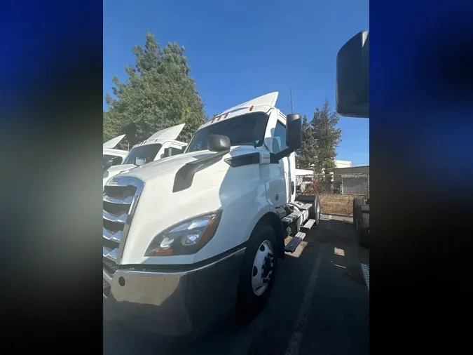 2020 FREIGHTLINER NEW CASCADIA 116