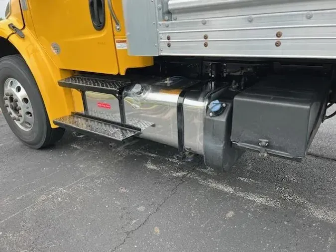 2019 Freightliner Business Class M2 106