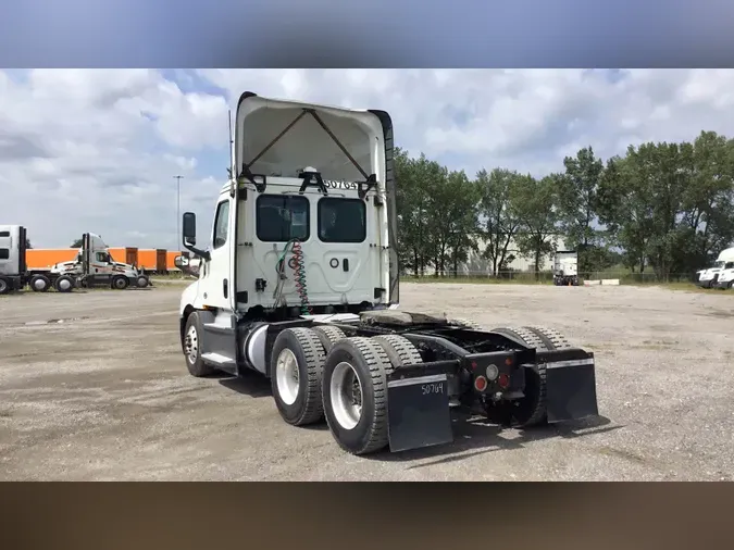 2020 Freightliner Cascadia 126338c523a49e88b01cc2bf943183e8334