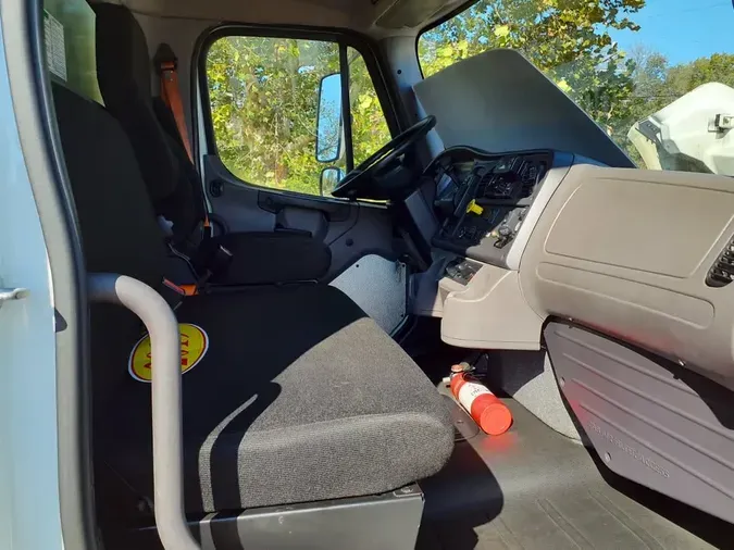 2019 FREIGHTLINER/MERCEDES M2 106
