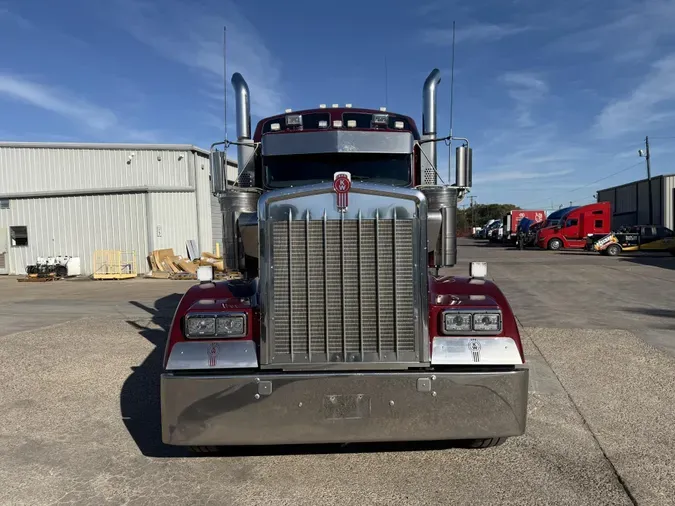 2021 Kenworth W900