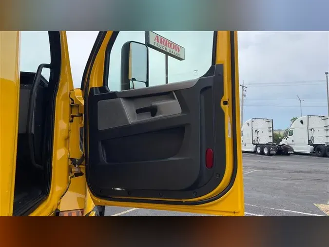 2020 FREIGHTLINER CA126