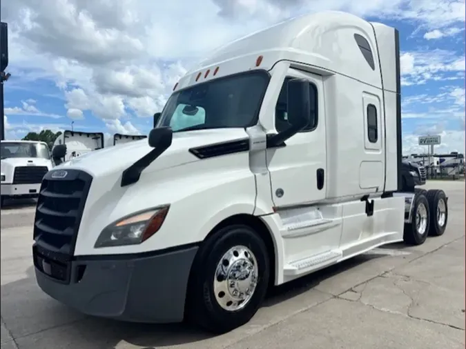 2021 Freightliner Cascadia 126