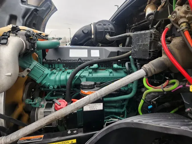 2024 VOLVO VNL64T760