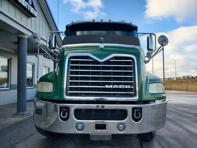 2017 MACK CXU613