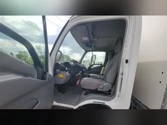 2019 HINO 195