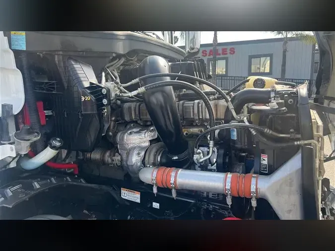 2019 FREIGHTLINER CA126