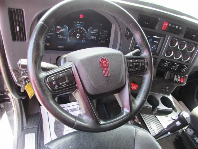 2024 Kenworth W990