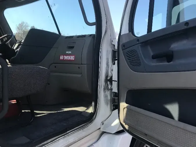 2018 Freightliner X12564ST