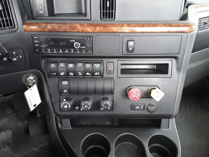 2022 NAVISTAR INTERNATIONAL LT625 DAYCAB T/A