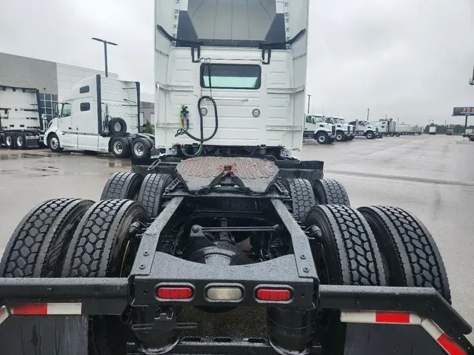 2019 VOLVO VNL64T300