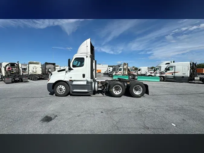 2020 Freightliner Cascadia 12633c1275c2a3a1921e6d8eba0e134d508