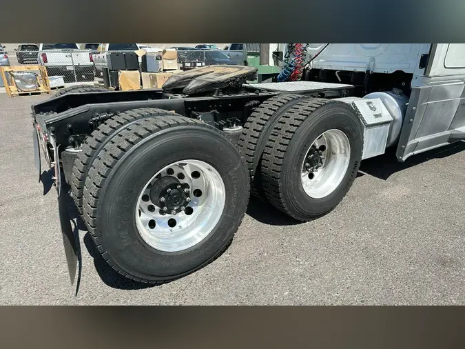 2019 Freightliner Cascadia 126