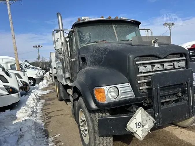 2004 MACK GRANITE CV713