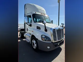 2019 FREIGHTLINER/MERCEDES CASCADIA 113