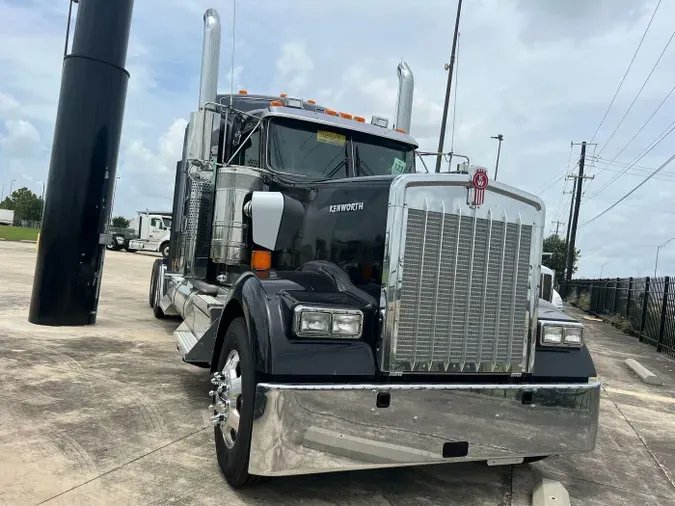 2026 Kenworth W900L
