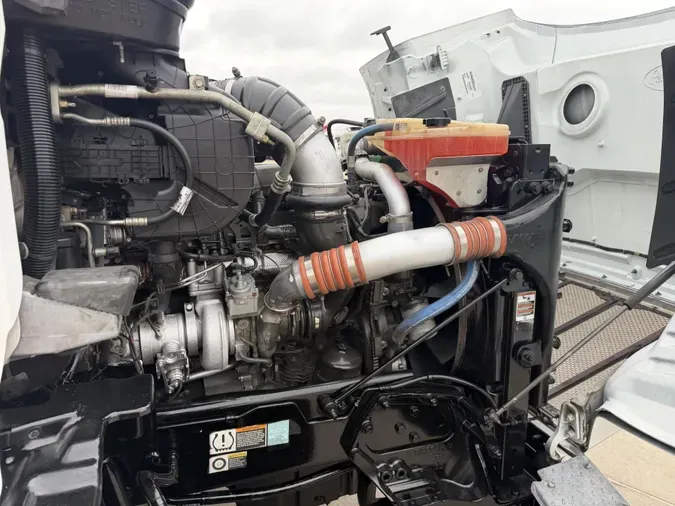 2023 Peterbilt 567