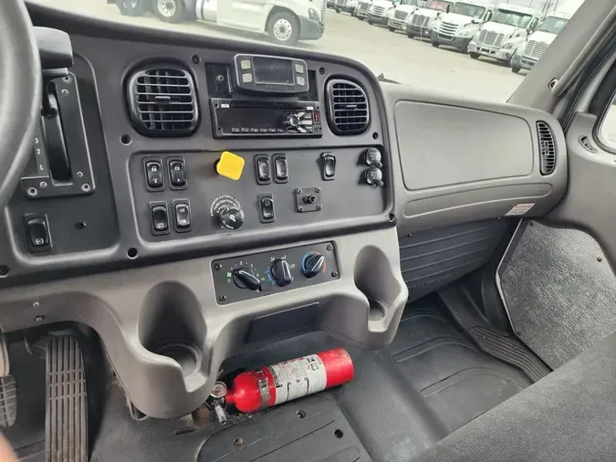 2018 FREIGHTLINER/MERCEDES M2 106