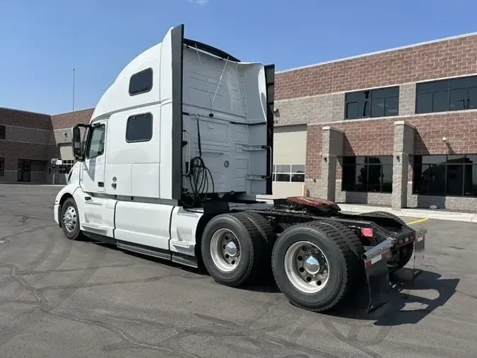 2022 VOLVO VNL860