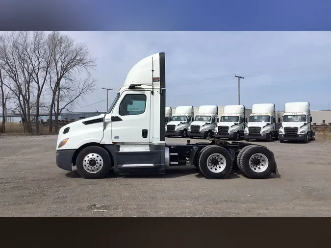 2020 Freightliner Cascadia 126