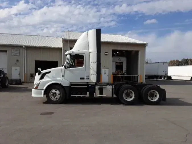 2014 Volvo VNL300