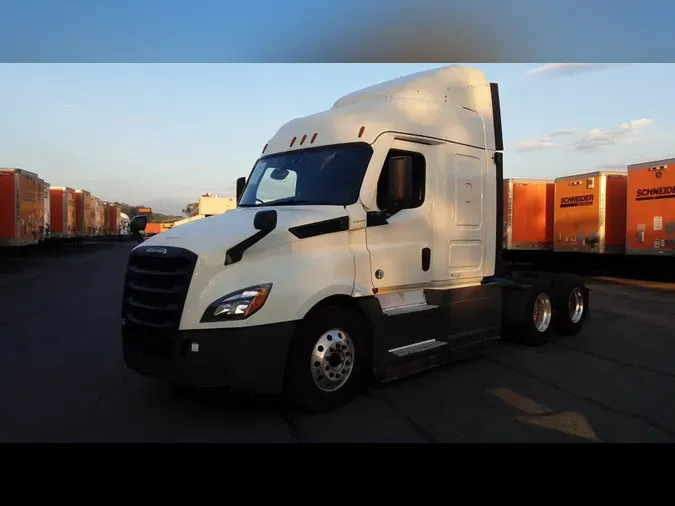 2021 Freightliner Cascadia 126
