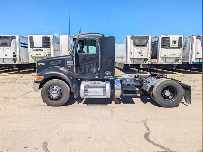 2018 PETERBILT 337